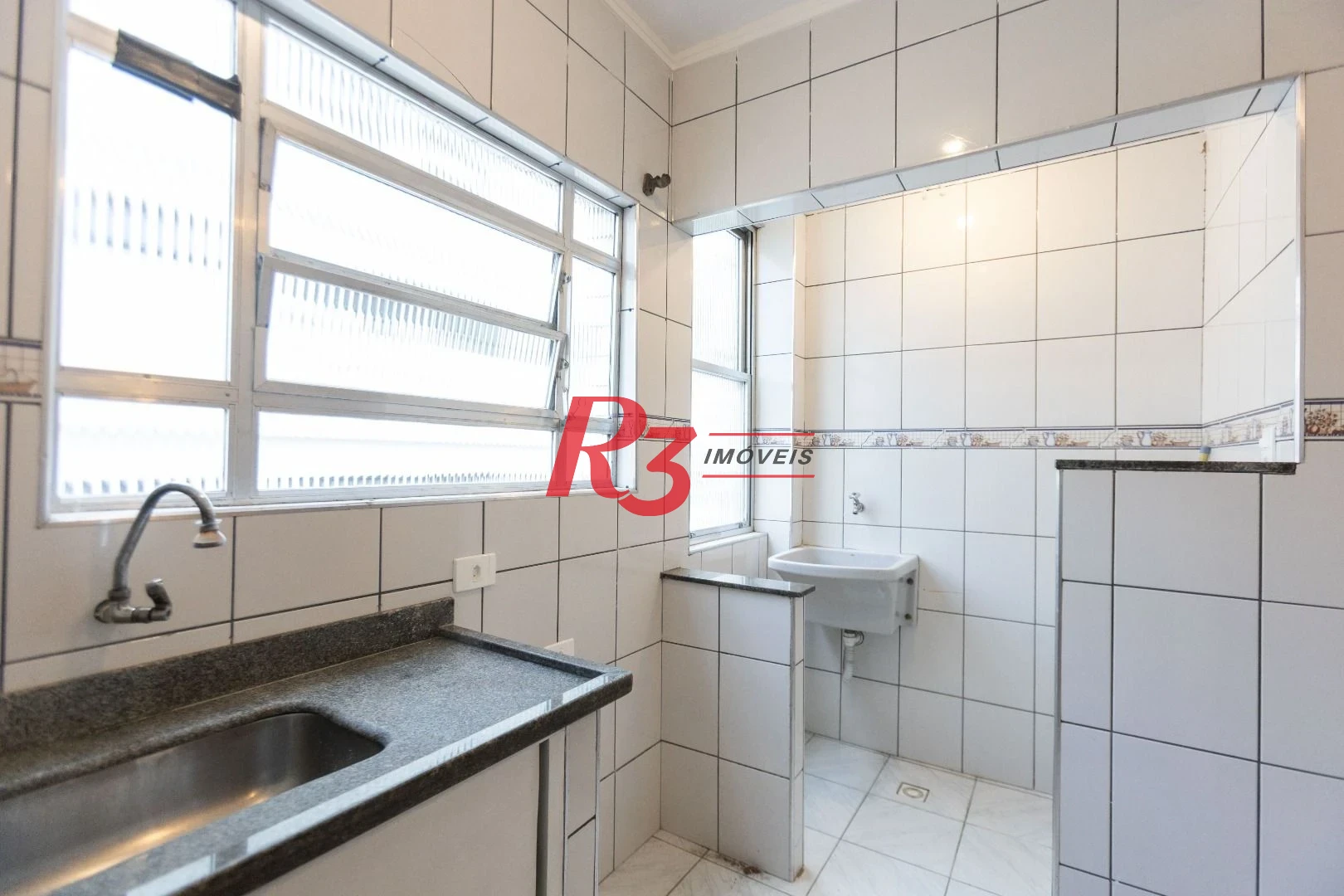 Apartamento com 1 dormitório para alugar, 48 m² por R$ 3.000,00/mês - Boqueirão - Santos/SP
