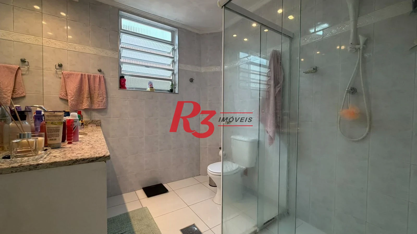 Apartamento com 2 dormitórios à venda, 70 m² por R$ 465.000,00 - Gonzaga - Santos/SP