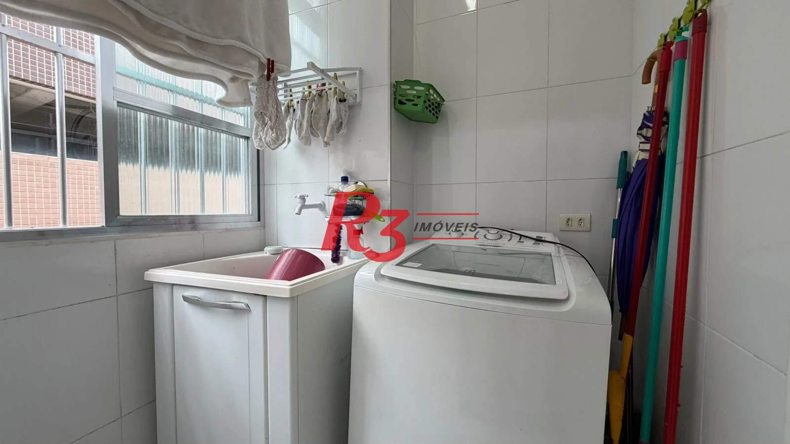 Apartamento com 2 dormitórios à venda, 70 m² por R$ 465.000,00 - Gonzaga - Santos/SP