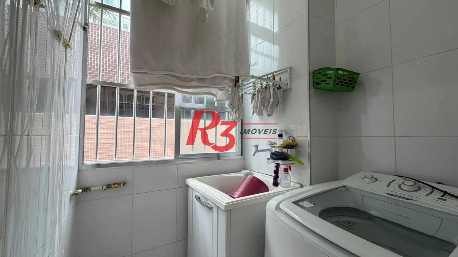Apartamento com 2 dormitórios à venda, 70 m² por R$ 465.000,00 - Gonzaga - Santos/SP