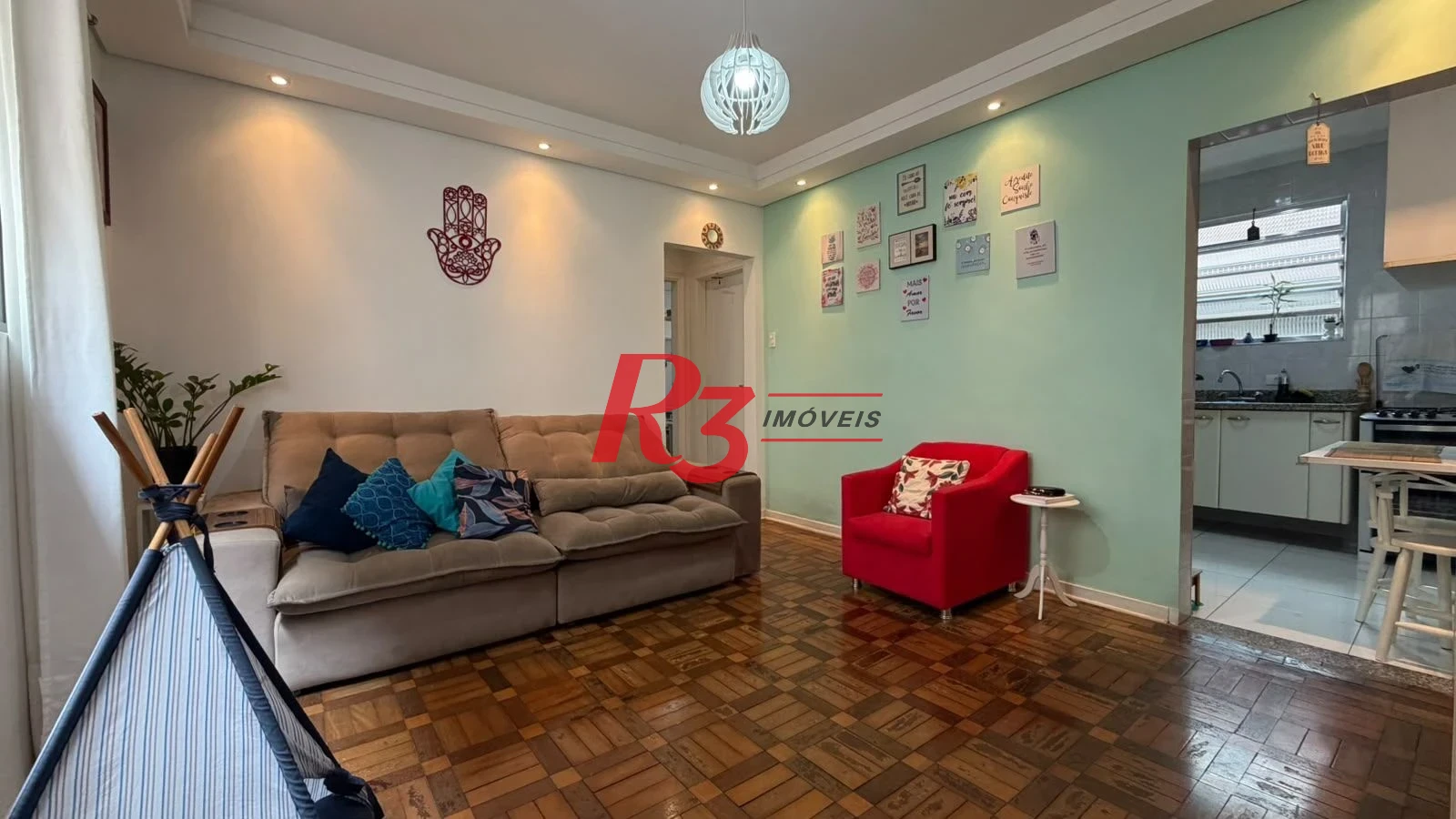 Apartamento com 2 dormitórios à venda, 70 m² por R$ 465.000,00 - Gonzaga - Santos/SP