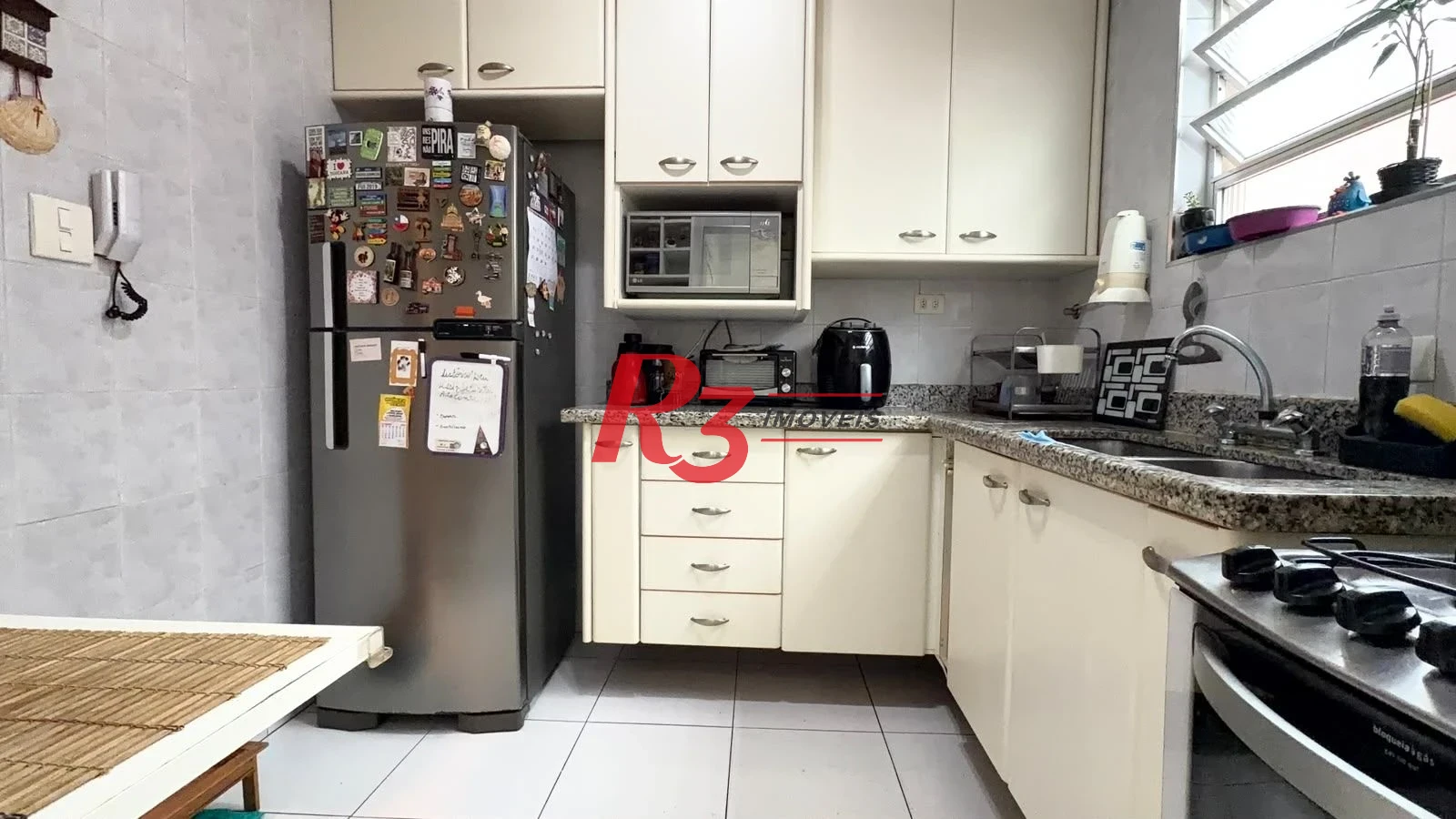 Apartamento com 2 dormitórios à venda, 70 m² por R$ 465.000,00 - Gonzaga - Santos/SP