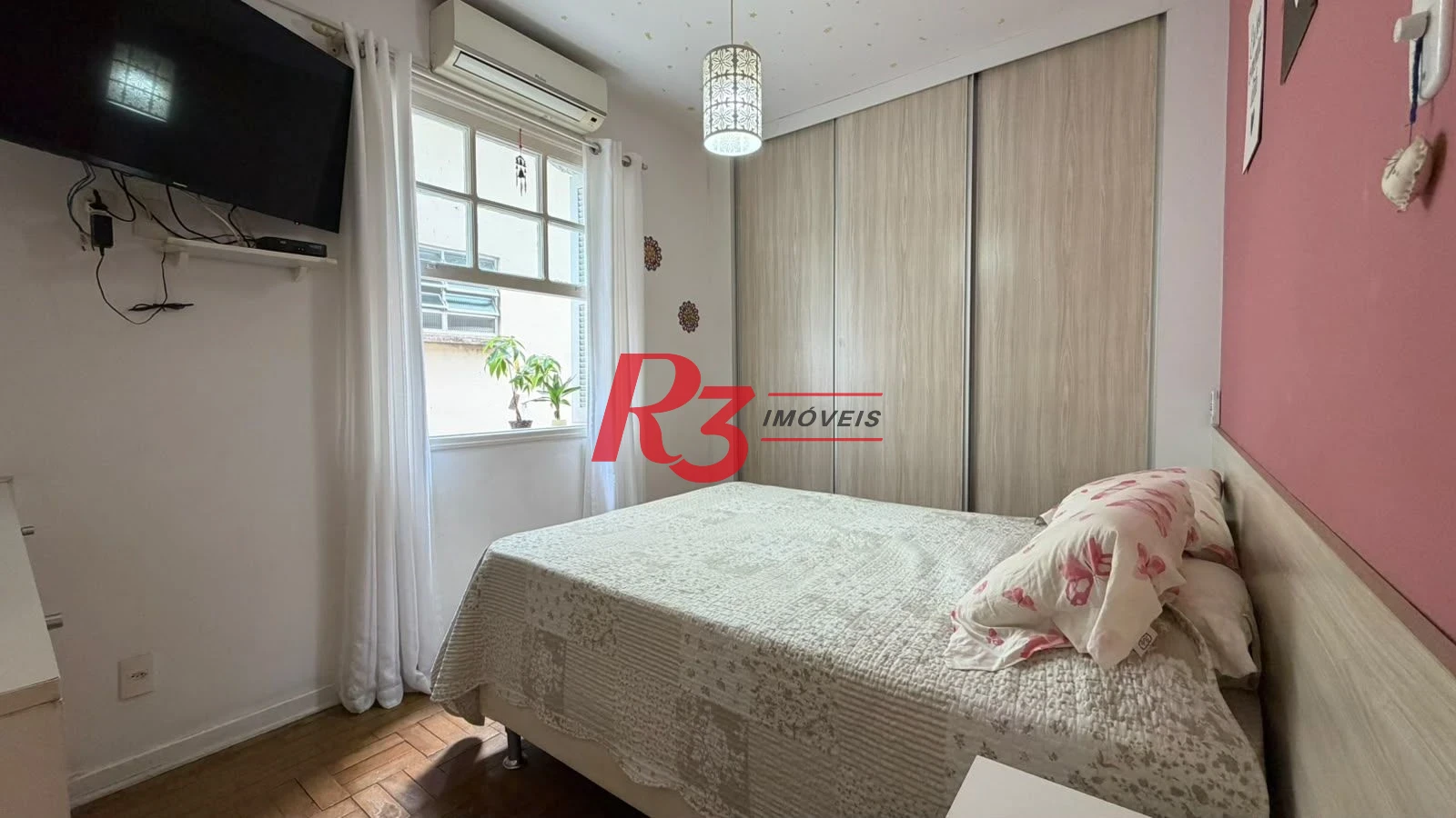Apartamento com 2 dormitórios à venda, 70 m² por R$ 465.000,00 - Gonzaga - Santos/SP