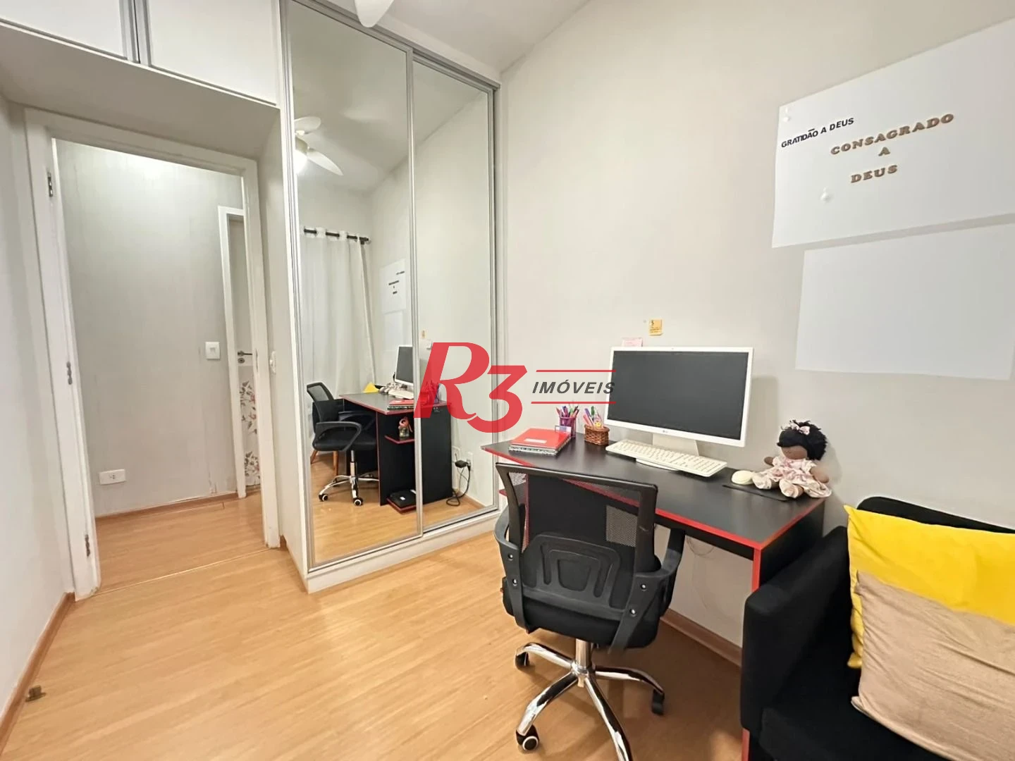 Apartamento com 3 dormitórios à venda, 69 m² por R$ 430.000,00 - Areia Branca - Santos/SP
