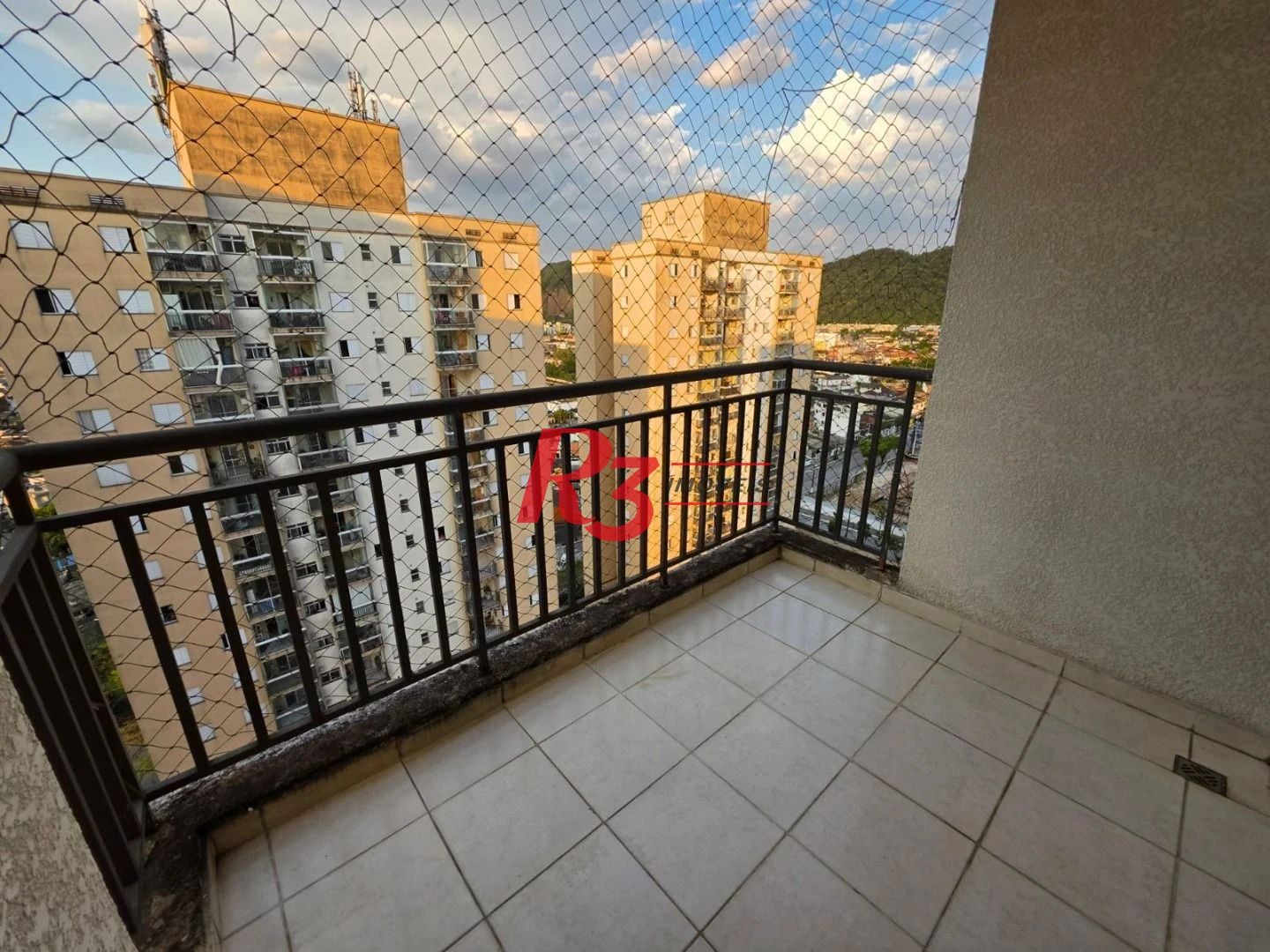Apartamento com 3 dormitórios à venda, 69 m² por R$ 395.000,00 - Areia Branca - Santos/SP