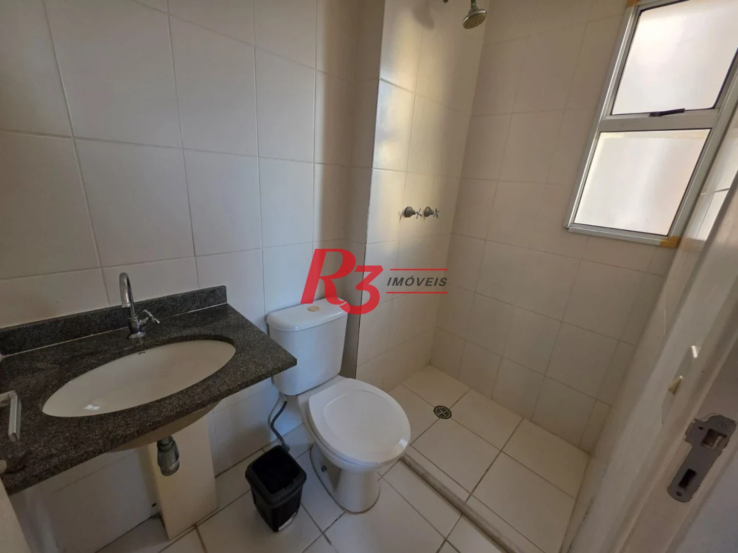 Apartamento com 3 dormitórios à venda, 69 m² por R$ 395.000,00 - Areia Branca - Santos/SP