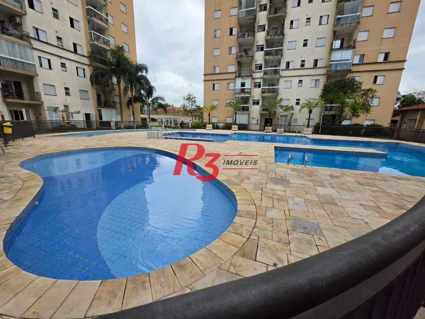 Apartamento com 3 dormitórios à venda, 69 m² por R$ 395.000,00 - Areia Branca - Santos/SP