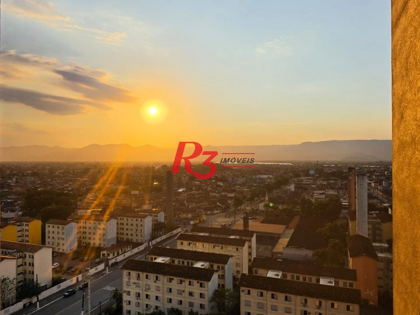 Apartamento com 3 dormitórios à venda, 69 m² por R$ 395.000,00 - Areia Branca - Santos/SP