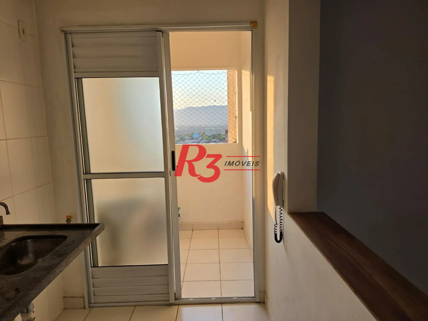 Apartamento com 3 dormitórios à venda, 69 m² por R$ 395.000,00 - Areia Branca - Santos/SP