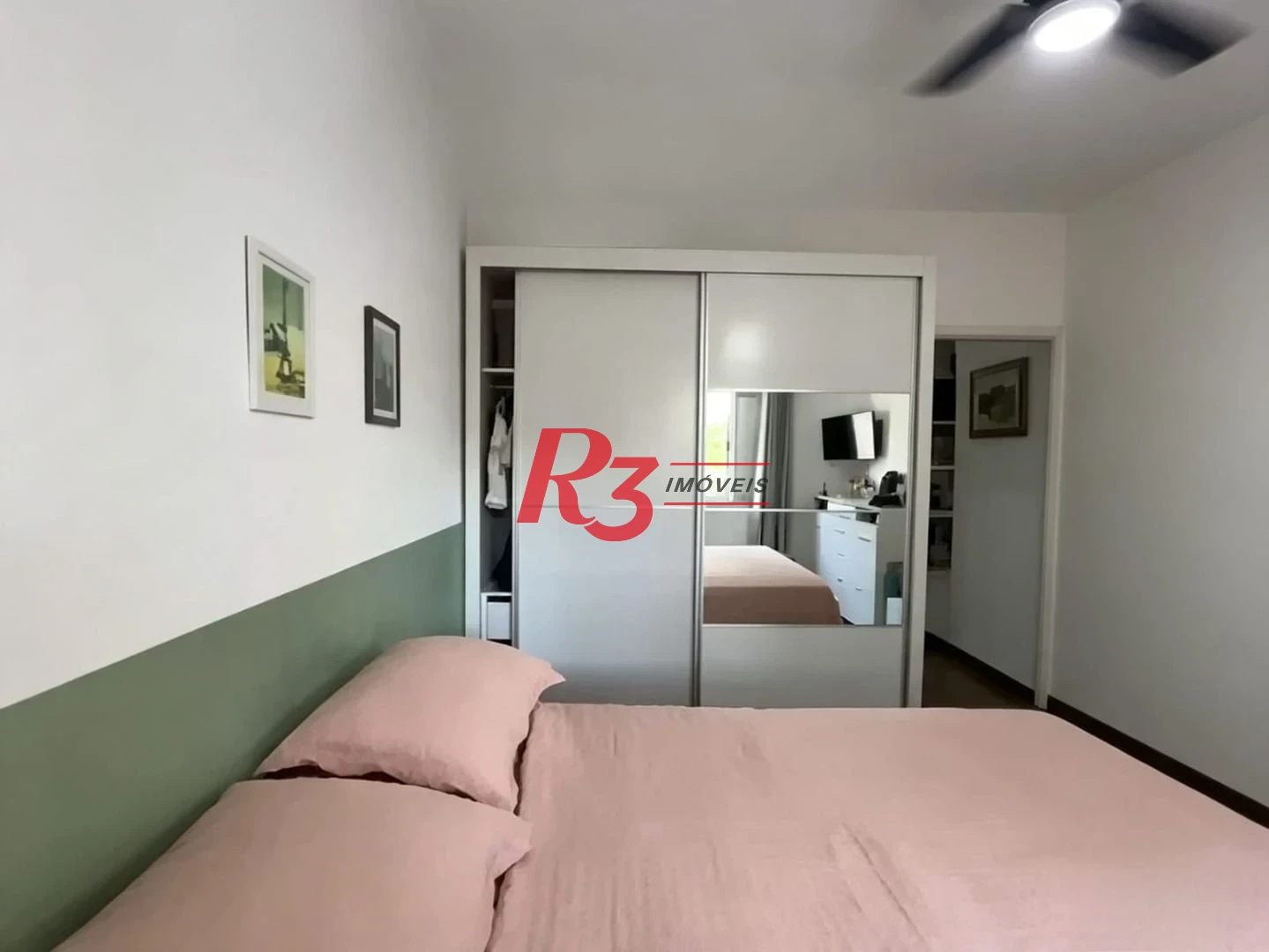 Sobrado com 2 dormitórios à venda, 70 m² por R$ 585.000,00 - Ponta da Praia - Santos/SP