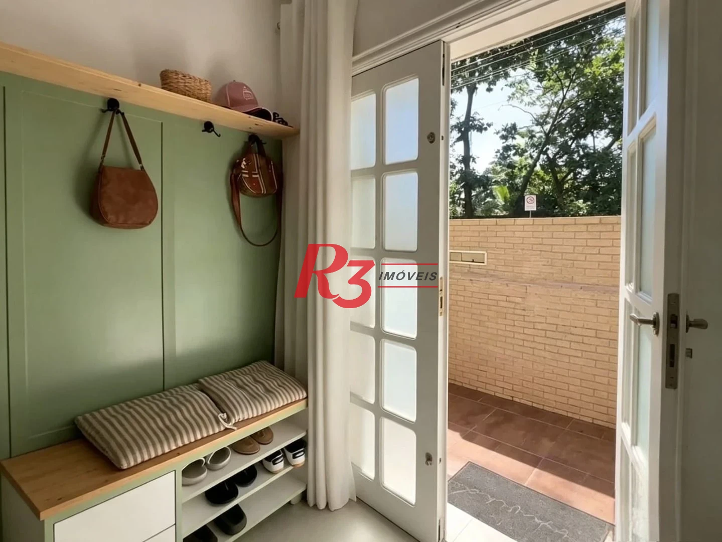 Sobrado com 2 dormitórios à venda, 70 m² por R$ 585.000,00 - Ponta da Praia - Santos/SP