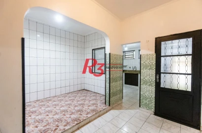 Casa com 2 dormitórios à venda, 64 m² por R$ 320.000,00 - Vila Marlthiaa - Santos/SP