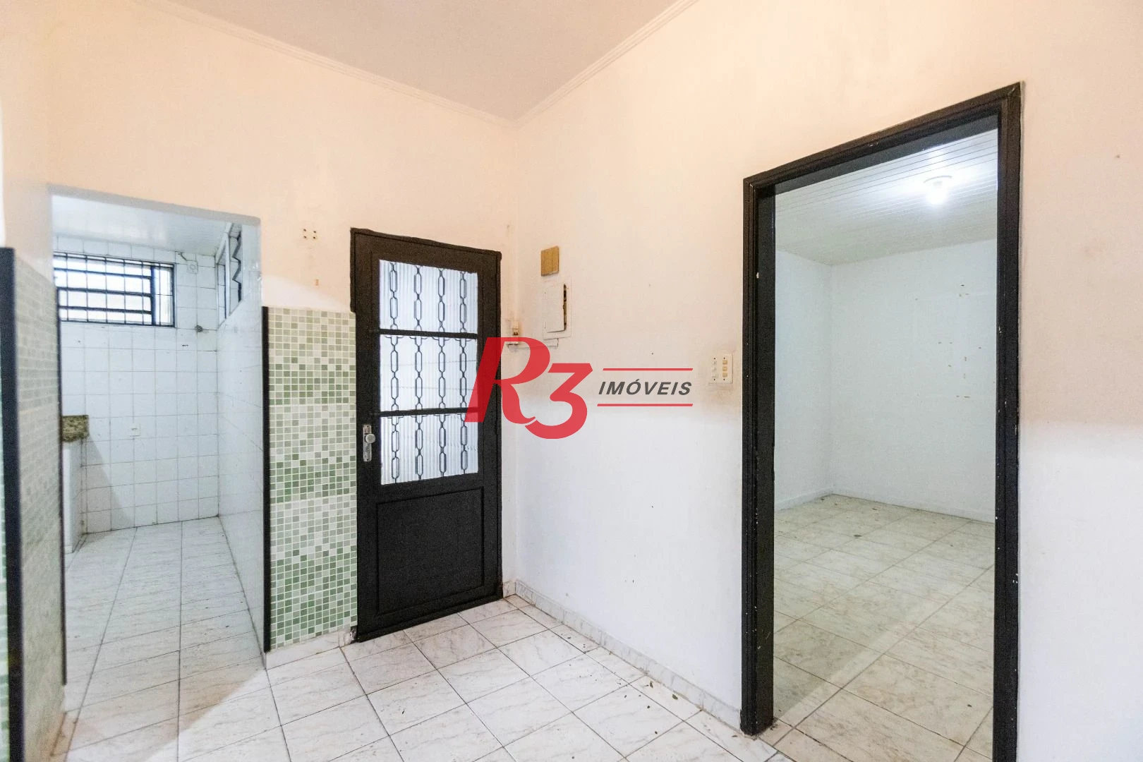 Casa com 2 dormitórios à venda, 64 m² por R$ 320.000,00 - Vila Marlthiaa - Santos/SP