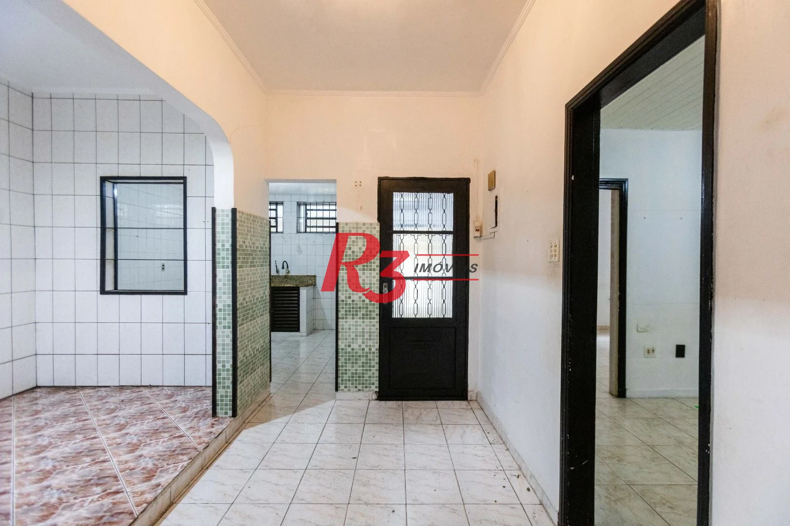 Casa com 2 dormitórios à venda, 64 m² por R$ 320.000,00 - Vila Marlthiaa - Santos/SP