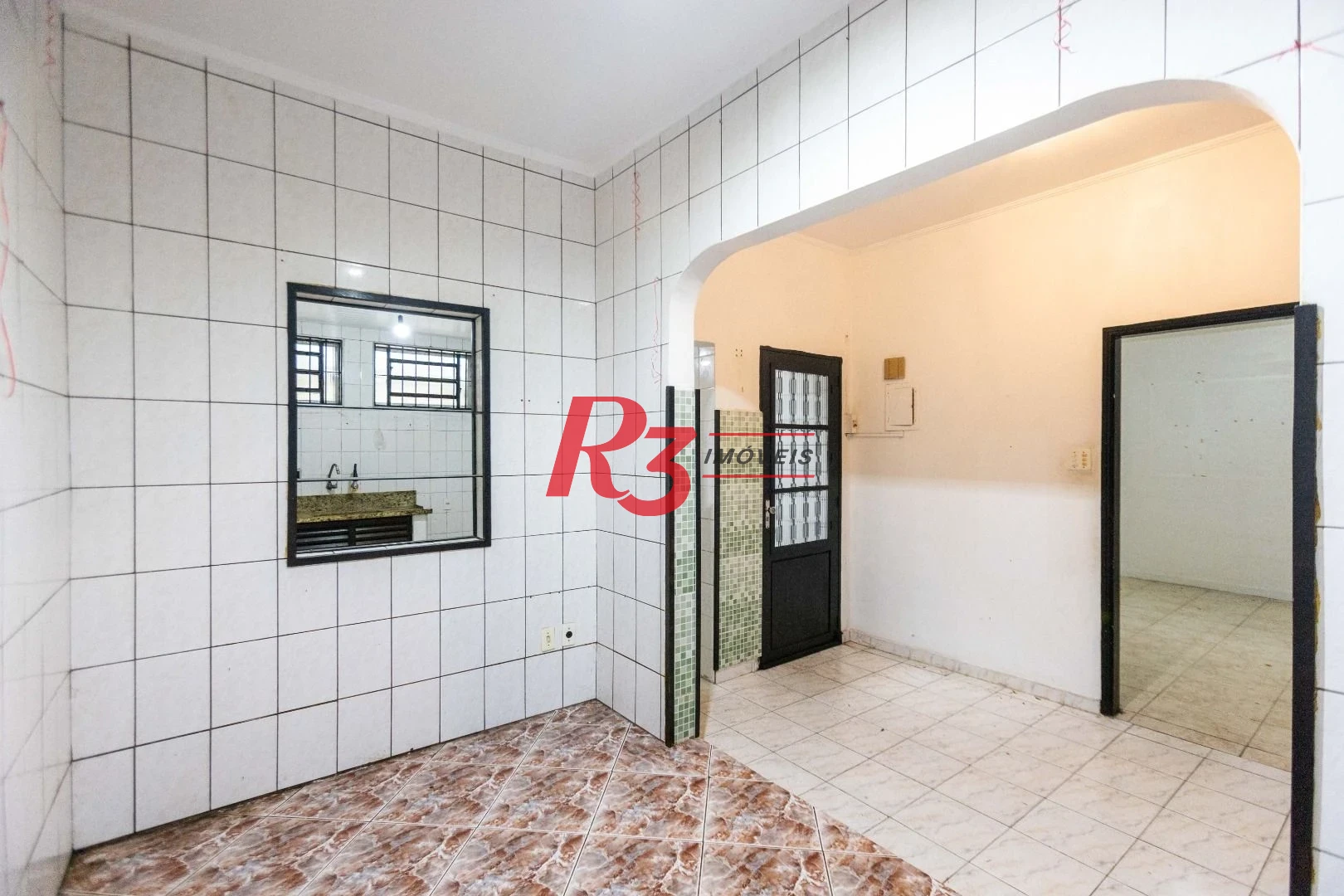 Casa com 2 dormitórios à venda, 64 m² por R$ 320.000,00 - Vila Marlthiaa - Santos/SP