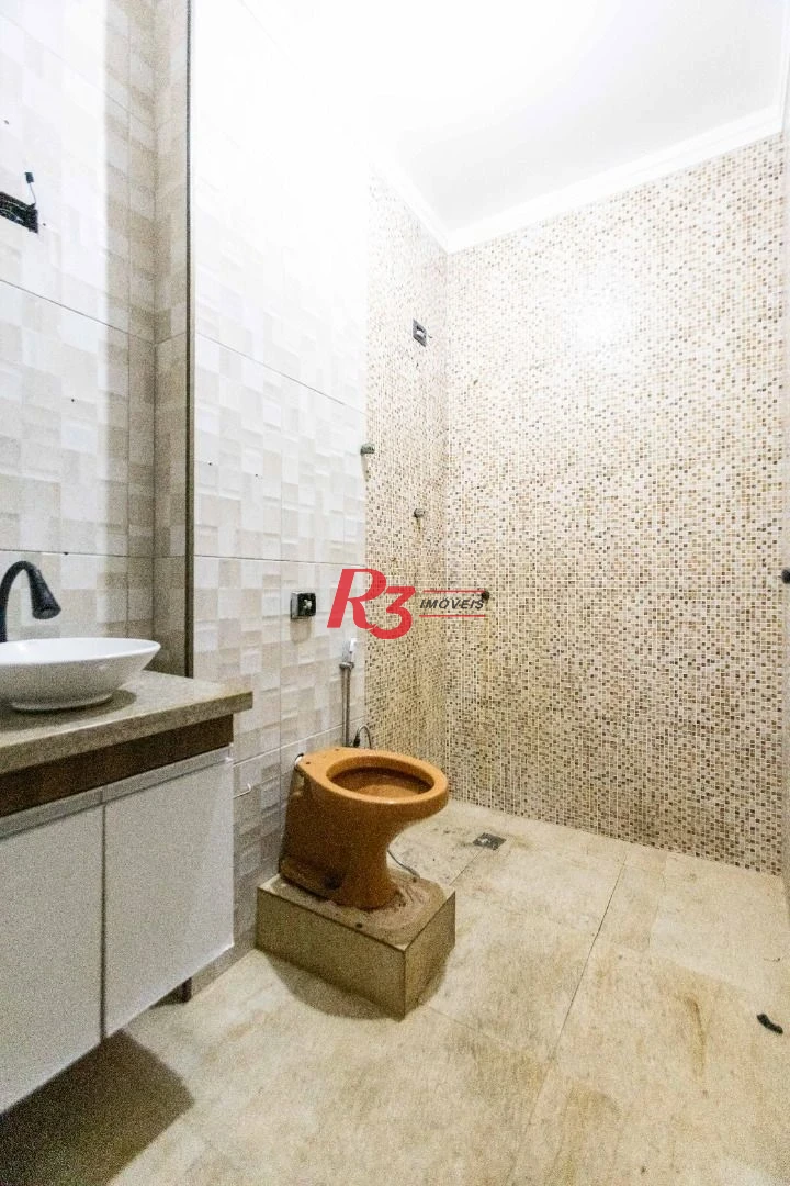 Casa com 2 dormitórios à venda, 64 m² por R$ 320.000,00 - Vila Marlthiaa - Santos/SP