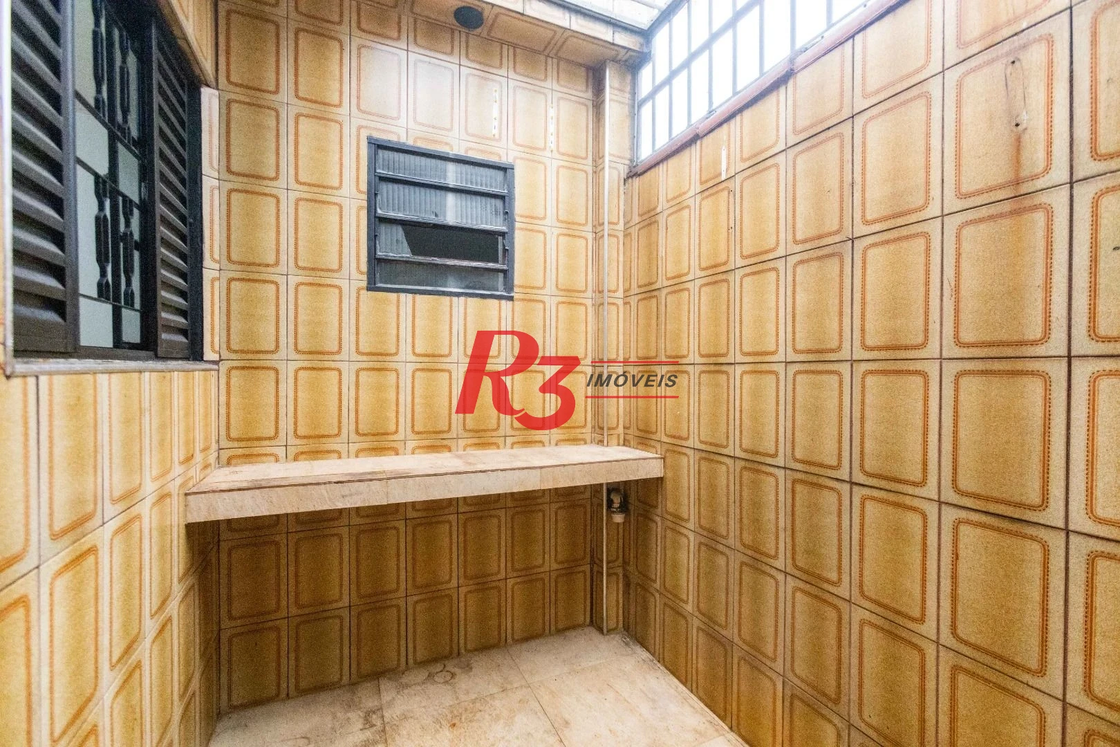 Casa com 2 dormitórios à venda, 64 m² por R$ 320.000,00 - Vila Marlthiaa - Santos/SP