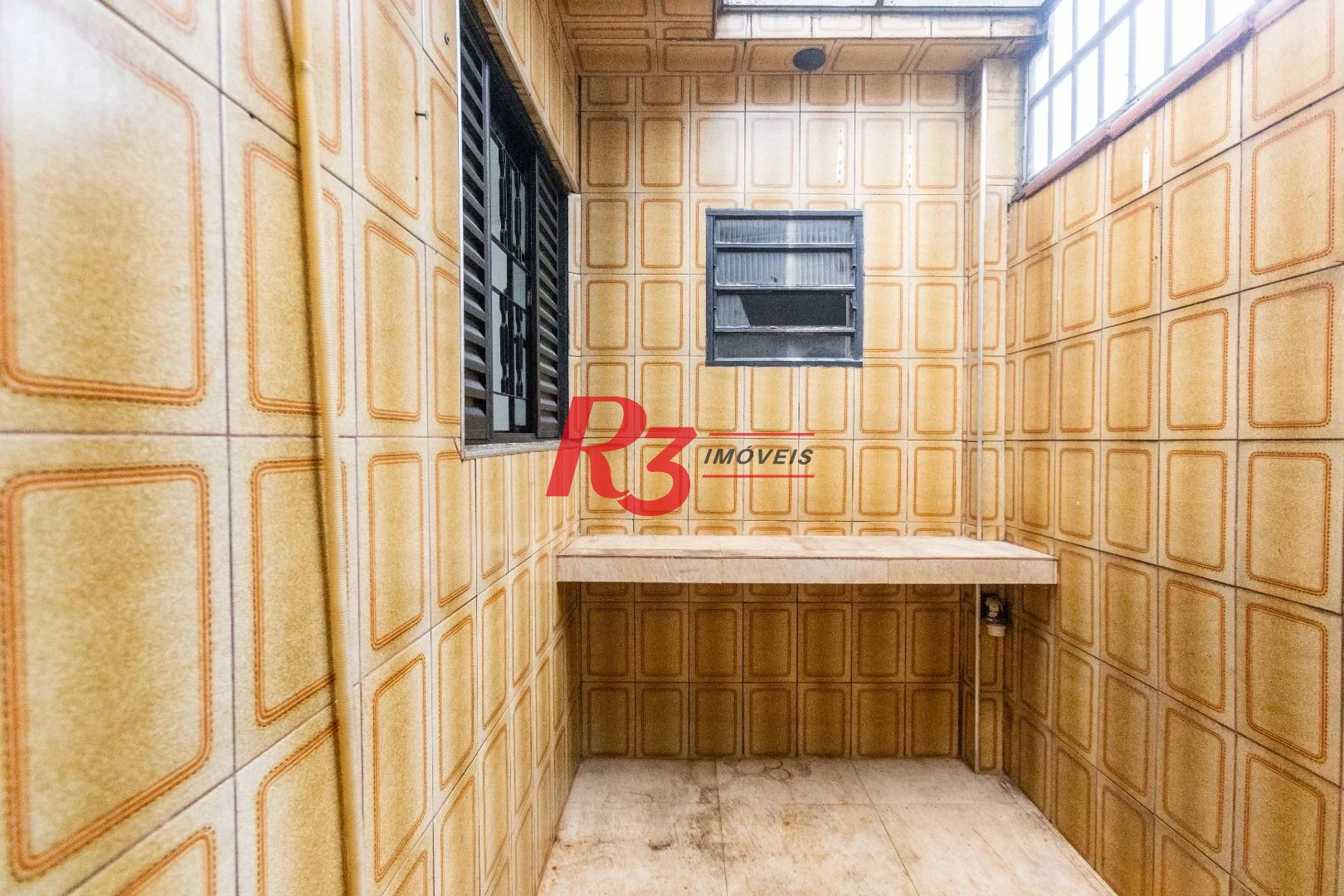 Casa com 2 dormitórios à venda, 64 m² por R$ 320.000,00 - Vila Marlthiaa - Santos/SP