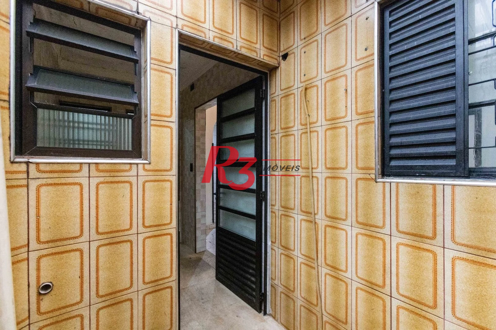 Casa com 2 dormitórios à venda, 64 m² por R$ 320.000,00 - Vila Marlthiaa - Santos/SP