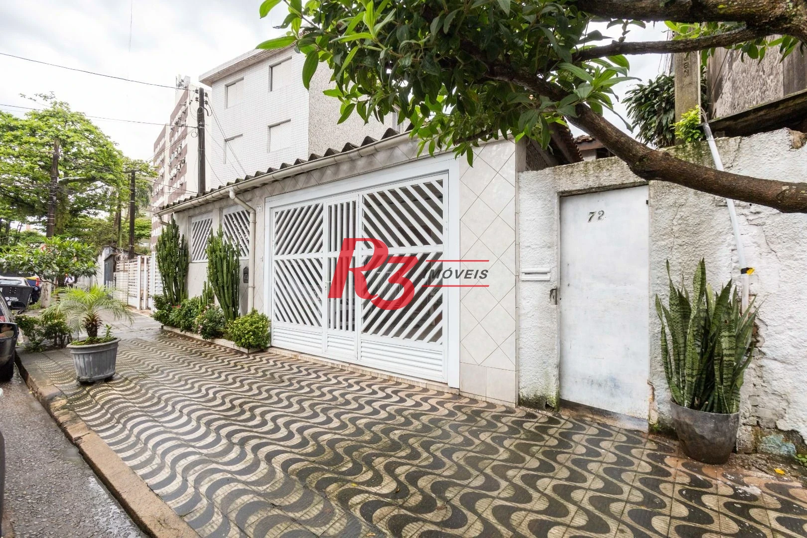 Casa com 2 dormitórios à venda, 64 m² por R$ 320.000,00 - Vila Marlthiaa - Santos/SP
