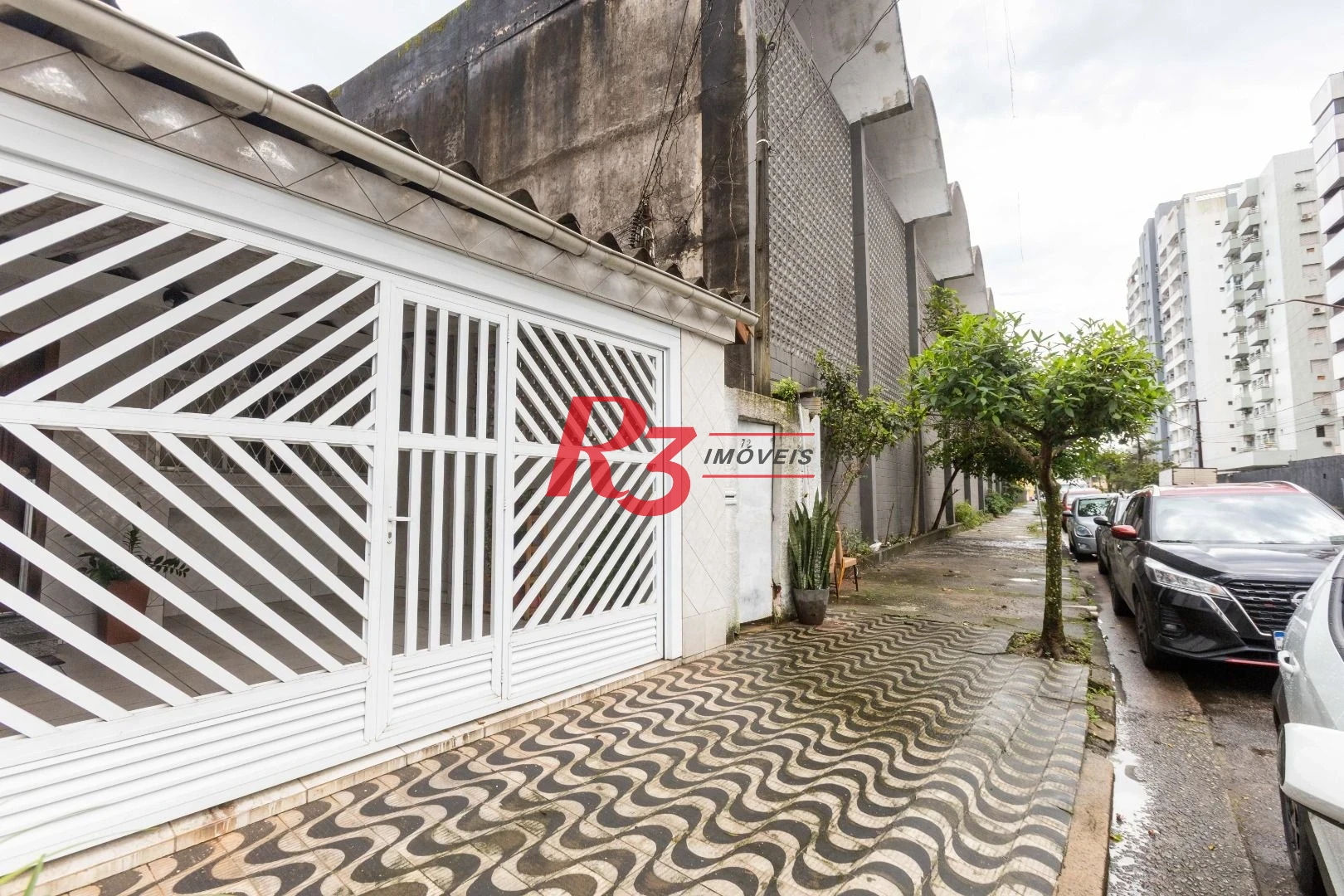 Casa com 2 dormitórios à venda, 64 m² por R$ 320.000,00 - Vila Marlthiaa - Santos/SP