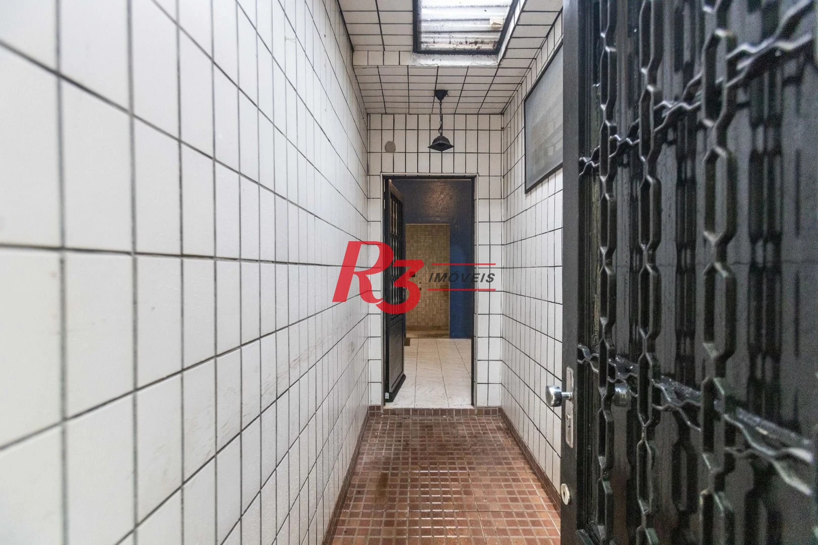 Casa com 2 dormitórios à venda, 64 m² por R$ 320.000,00 - Vila Marlthiaa - Santos/SP