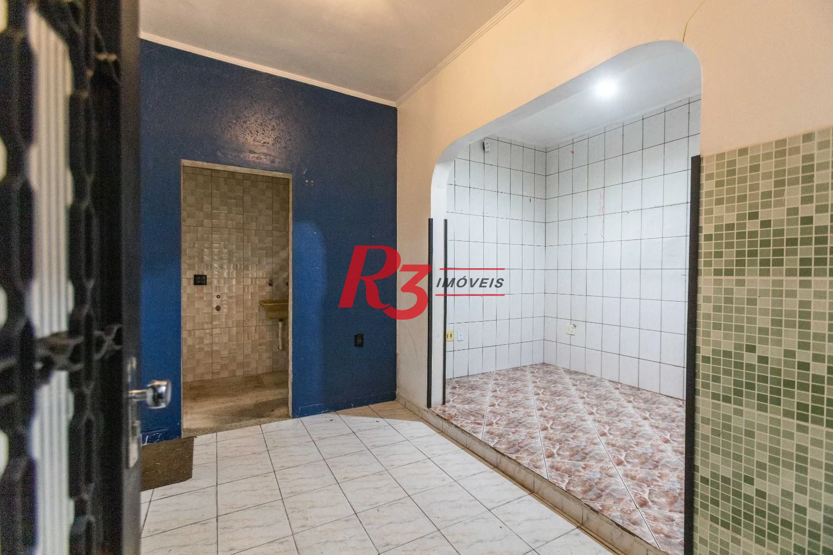 Casa com 2 dormitórios à venda, 64 m² por R$ 320.000,00 - Vila Marlthiaa - Santos/SP