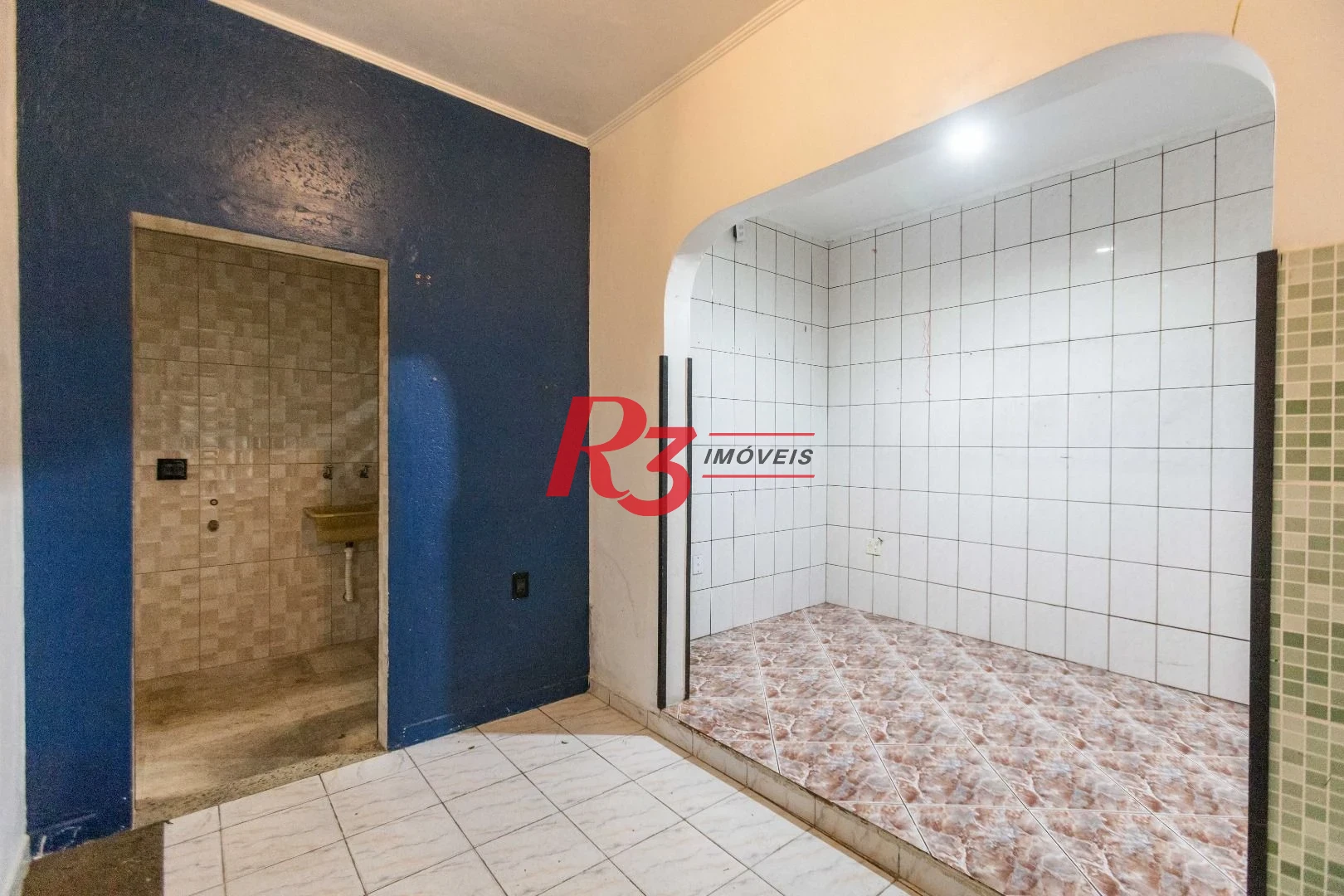Casa com 2 dormitórios à venda, 64 m² por R$ 320.000,00 - Vila Marlthiaa - Santos/SP