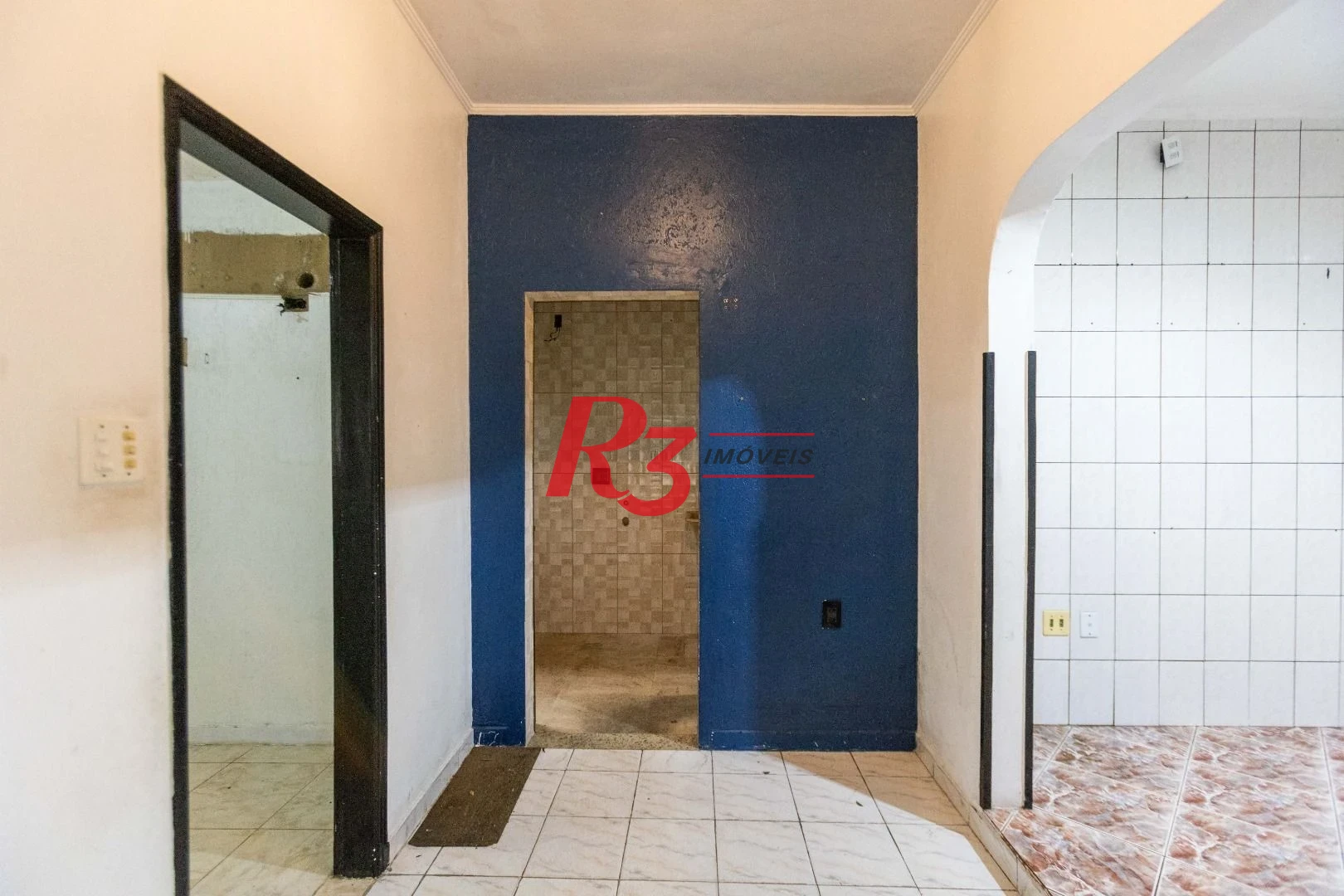 Casa com 2 dormitórios à venda, 64 m² por R$ 320.000,00 - Vila Marlthiaa - Santos/SP