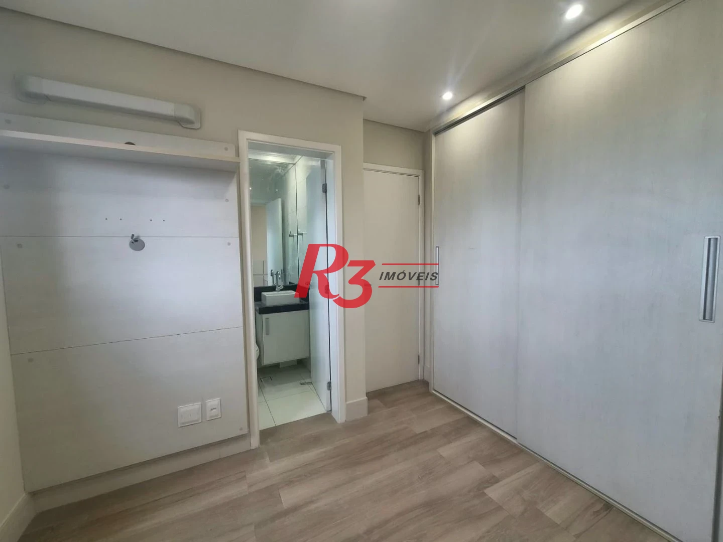 Apartamento com 3 dormitórios à venda, 77 m² por R$ 819.000,00 - Ponta da Praia - Santos/SP