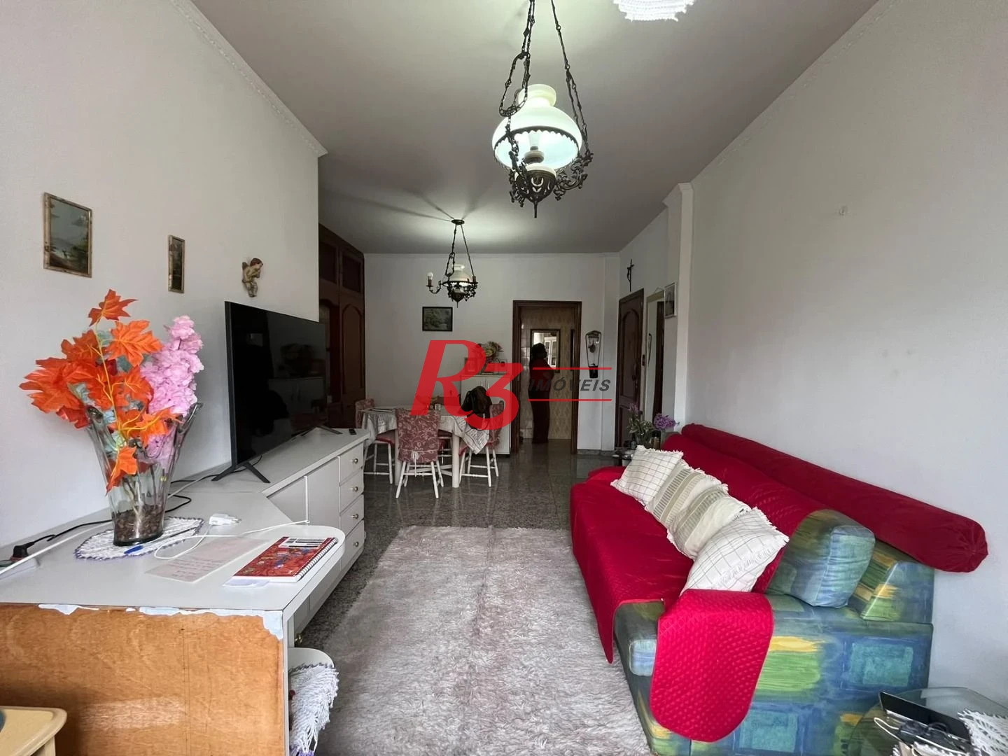 Apartamento de 3 dormitórios à venda no Embaré + dependência completa