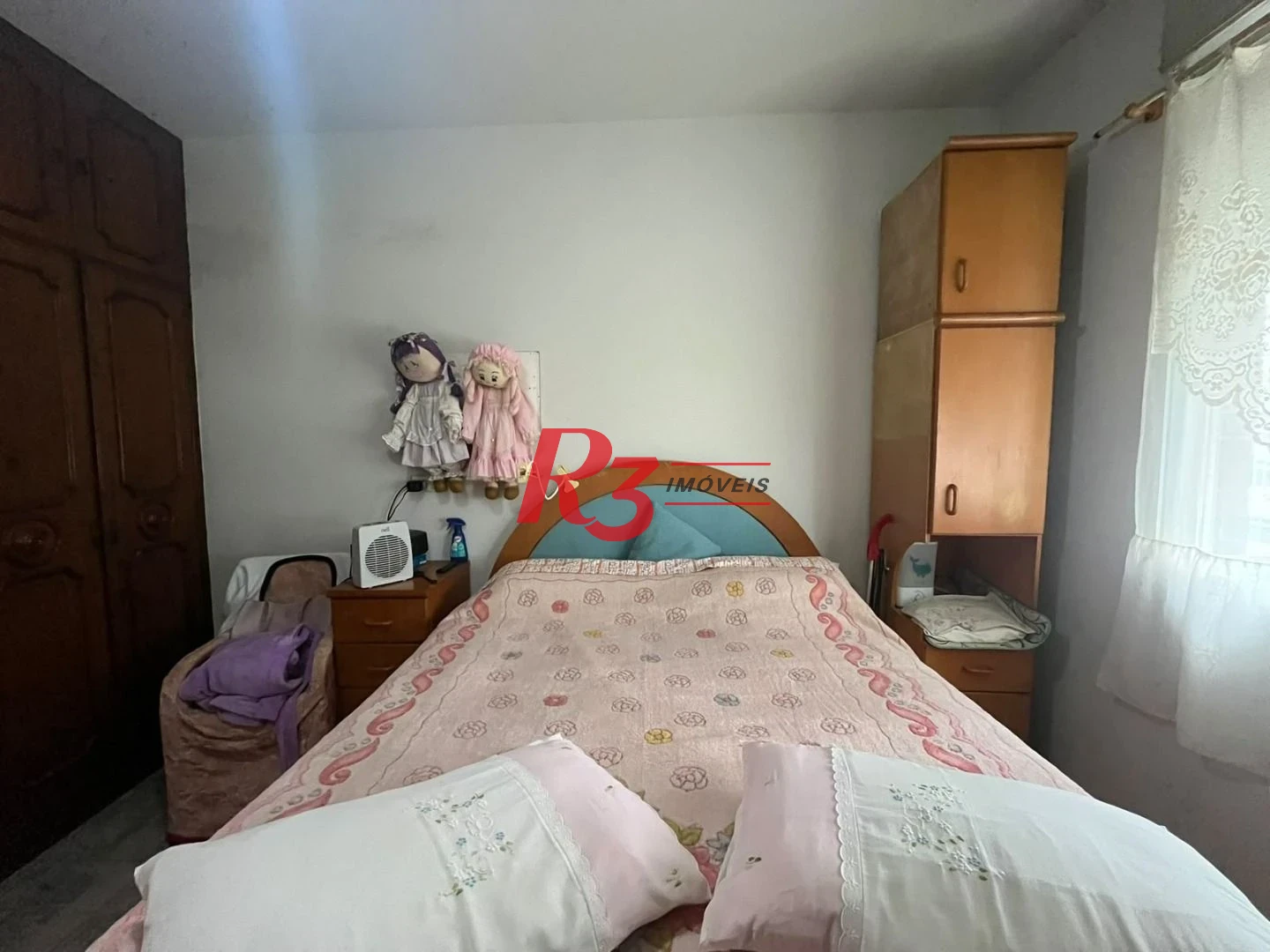 Apartamento de 3 dormitórios à venda no Embaré + dependência completa
