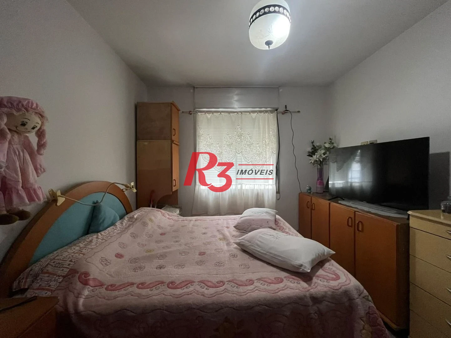Apartamento de 3 dormitórios à venda no Embaré + dependência completa