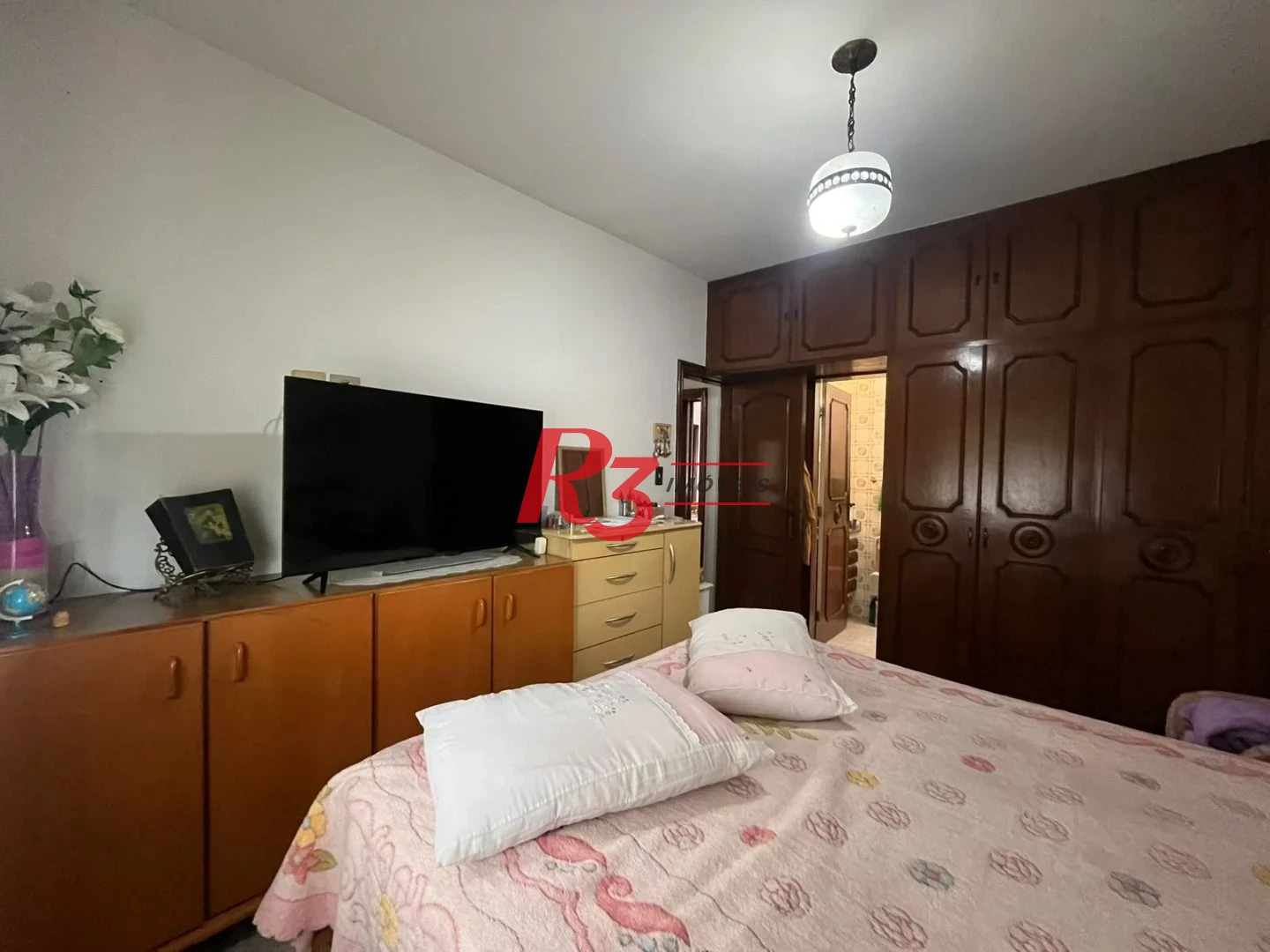 Apartamento de 3 dormitórios à venda no Embaré + dependência completa