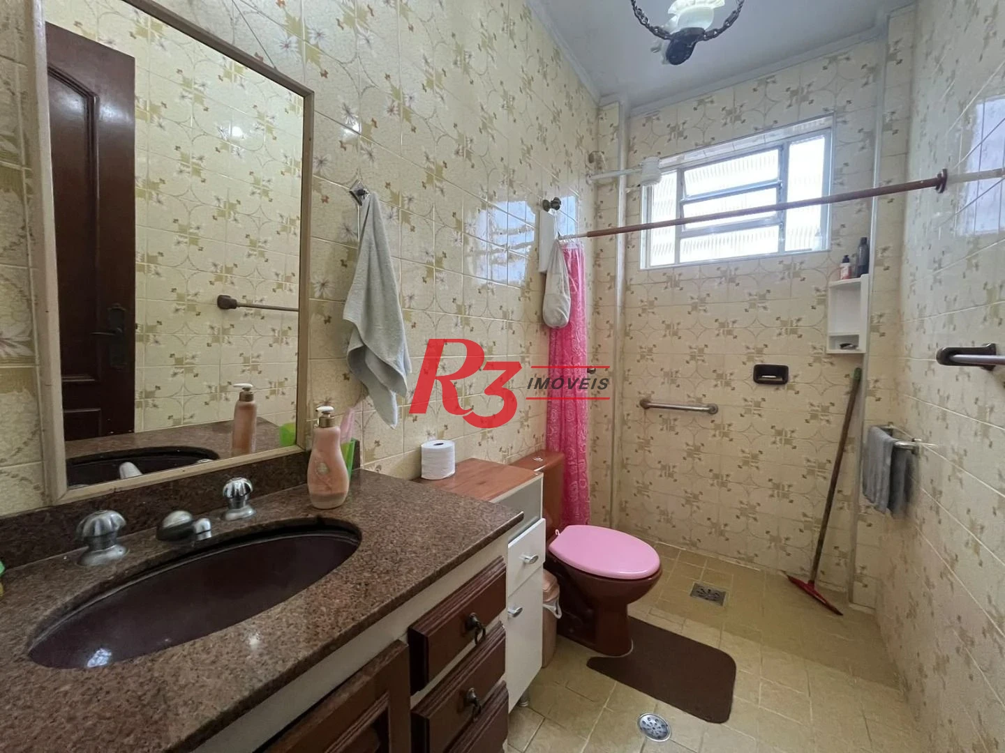 Apartamento de 3 dormitórios à venda no Embaré + dependência completa