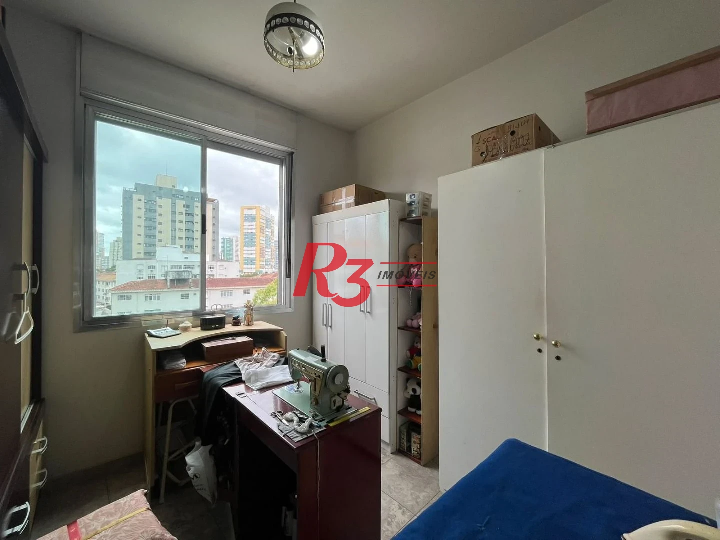 Apartamento de 3 dormitórios à venda no Embaré + dependência completa