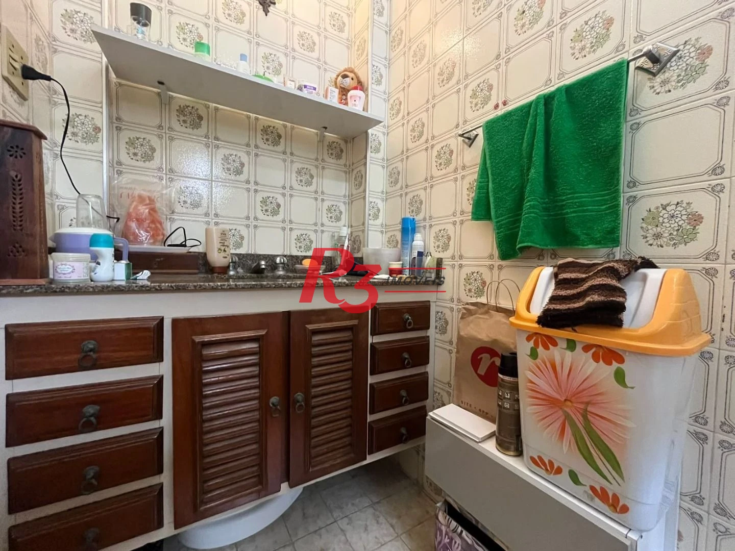Apartamento de 3 dormitórios à venda no Embaré + dependência completa