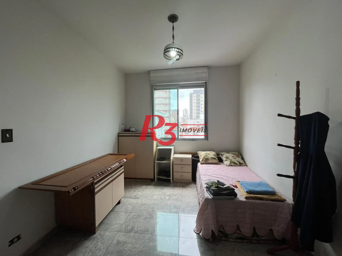 Apartamento de 3 dormitórios à venda no Embaré + dependência completa