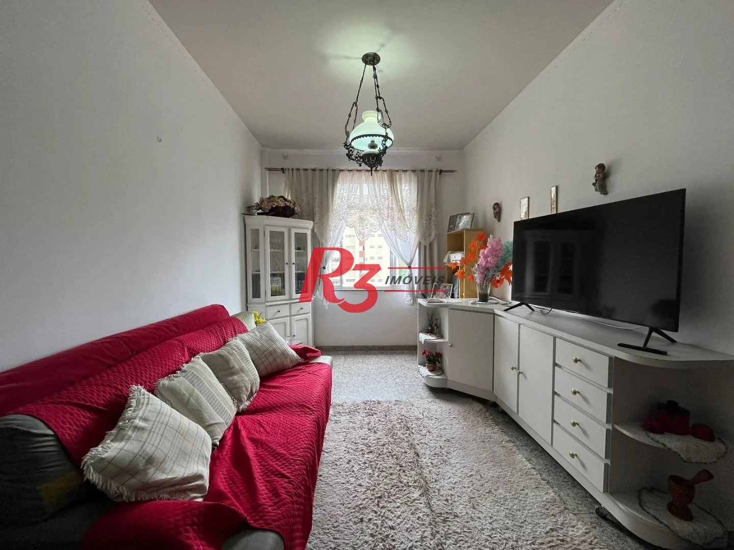 Apartamento de 3 dormitórios à venda no Embaré + dependência completa