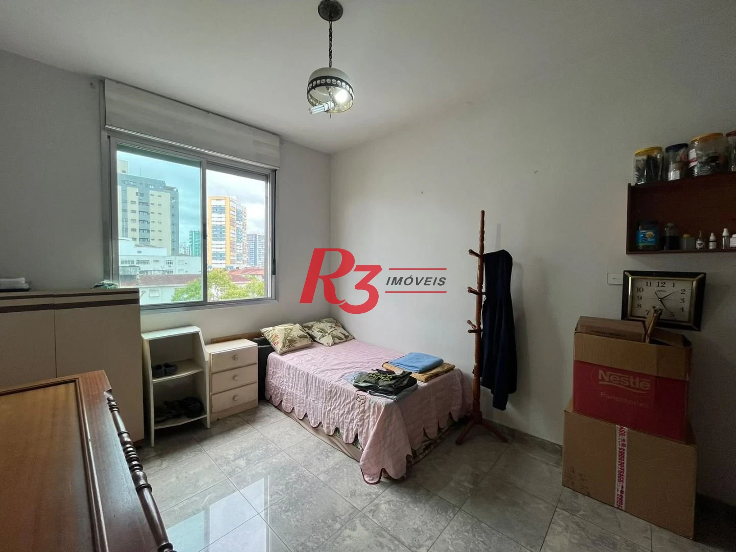 Apartamento de 3 dormitórios à venda no Embaré + dependência completa