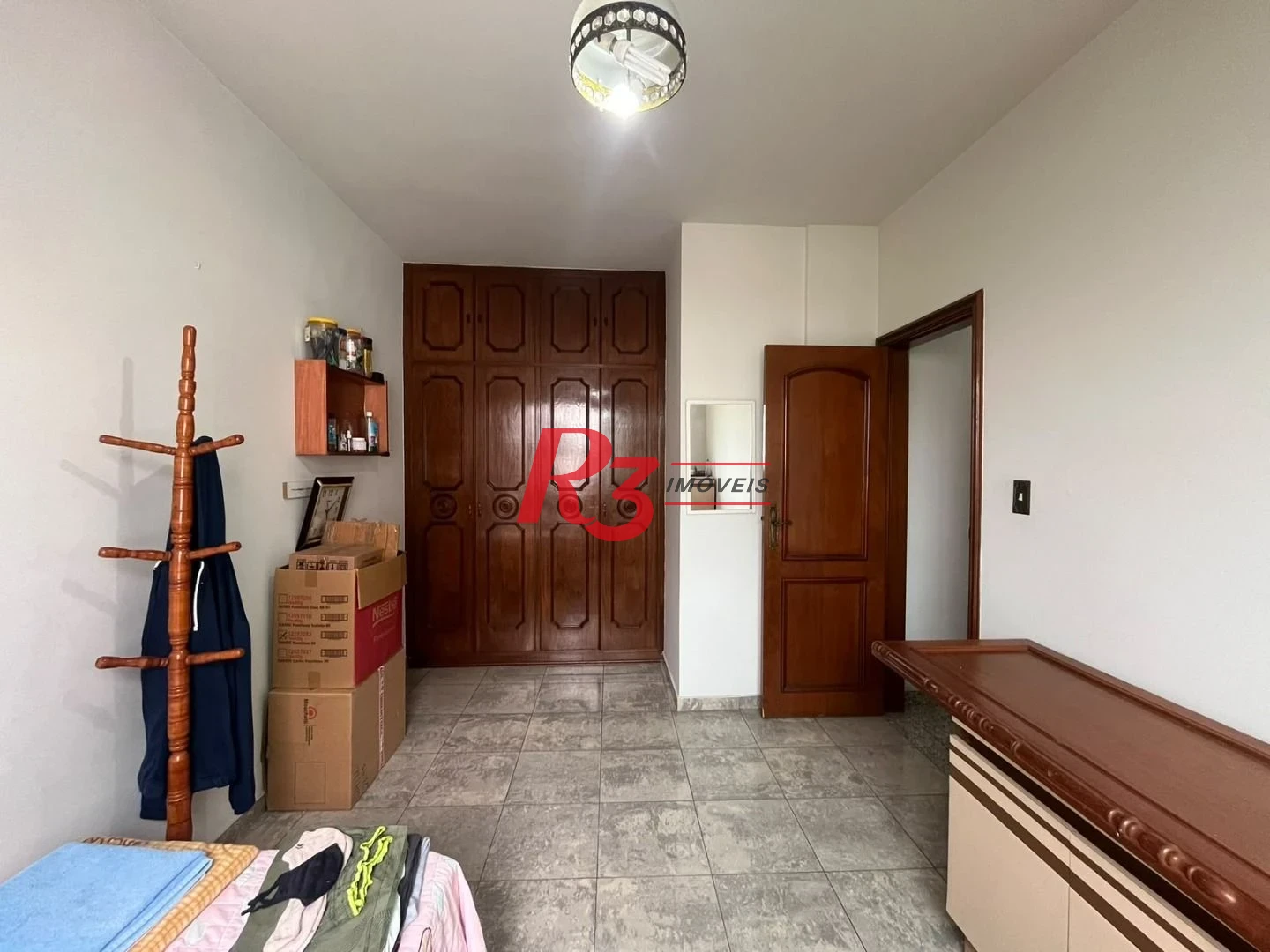 Apartamento de 3 dormitórios à venda no Embaré + dependência completa