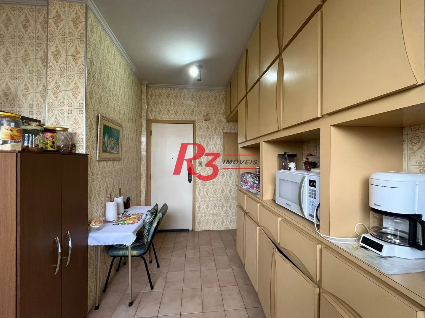 Apartamento de 3 dormitórios à venda no Embaré + dependência completa