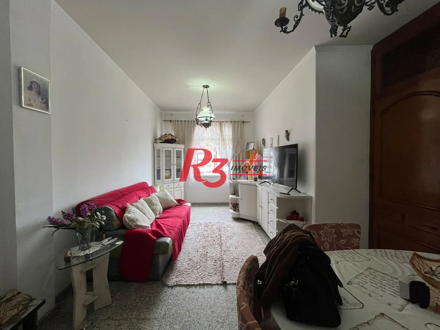 Apartamento de 3 dormitórios à venda no Embaré + dependência completa