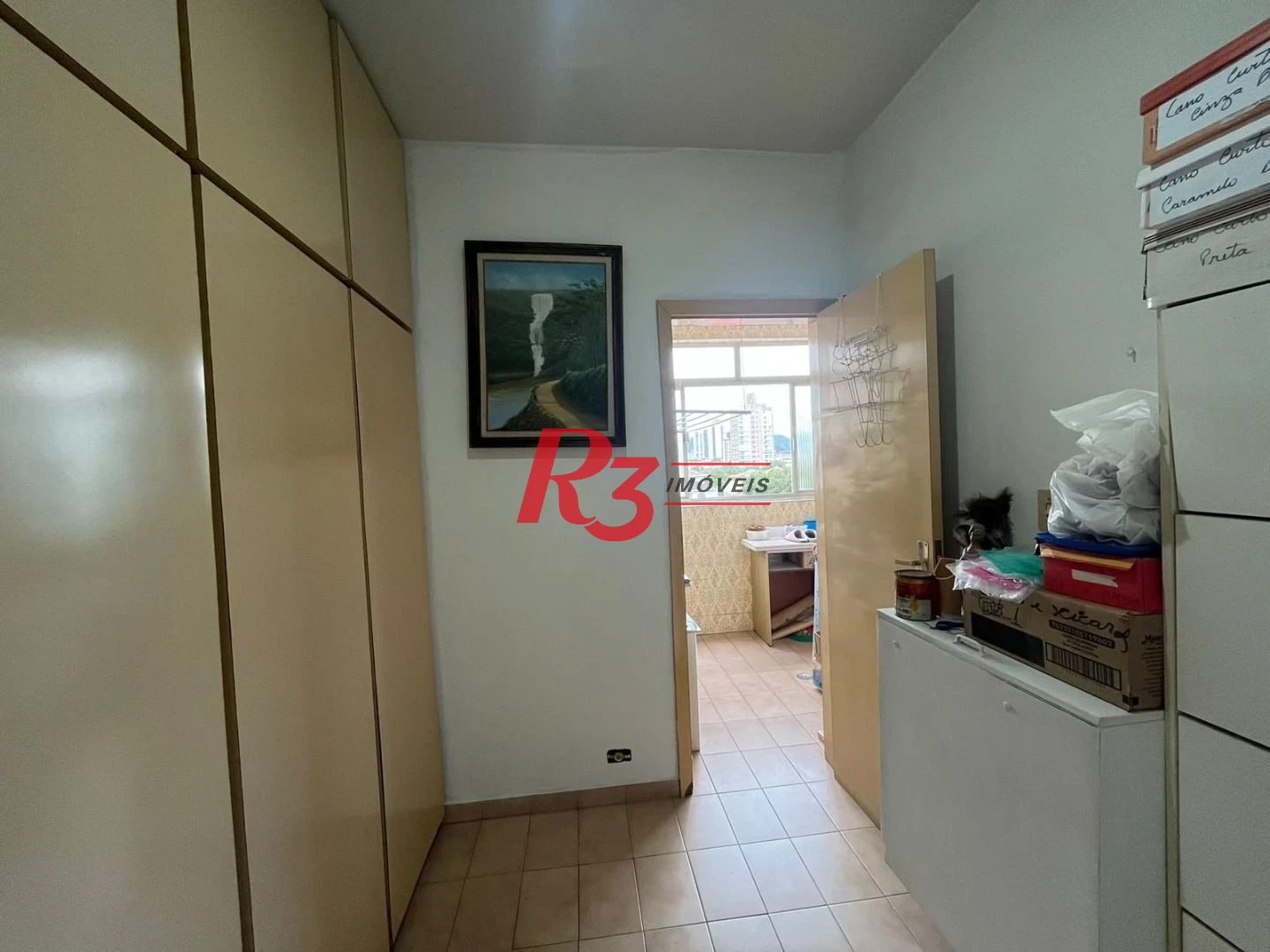 Apartamento de 3 dormitórios à venda no Embaré + dependência completa