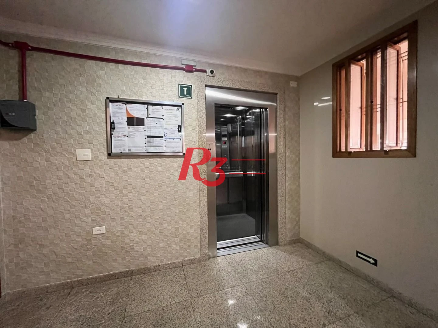 Apartamento de 3 dormitórios à venda no Embaré + dependência completa