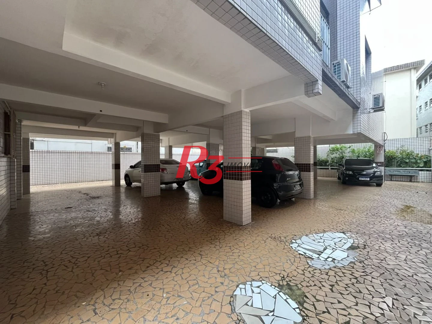 Apartamento de 3 dormitórios à venda no Embaré + dependência completa