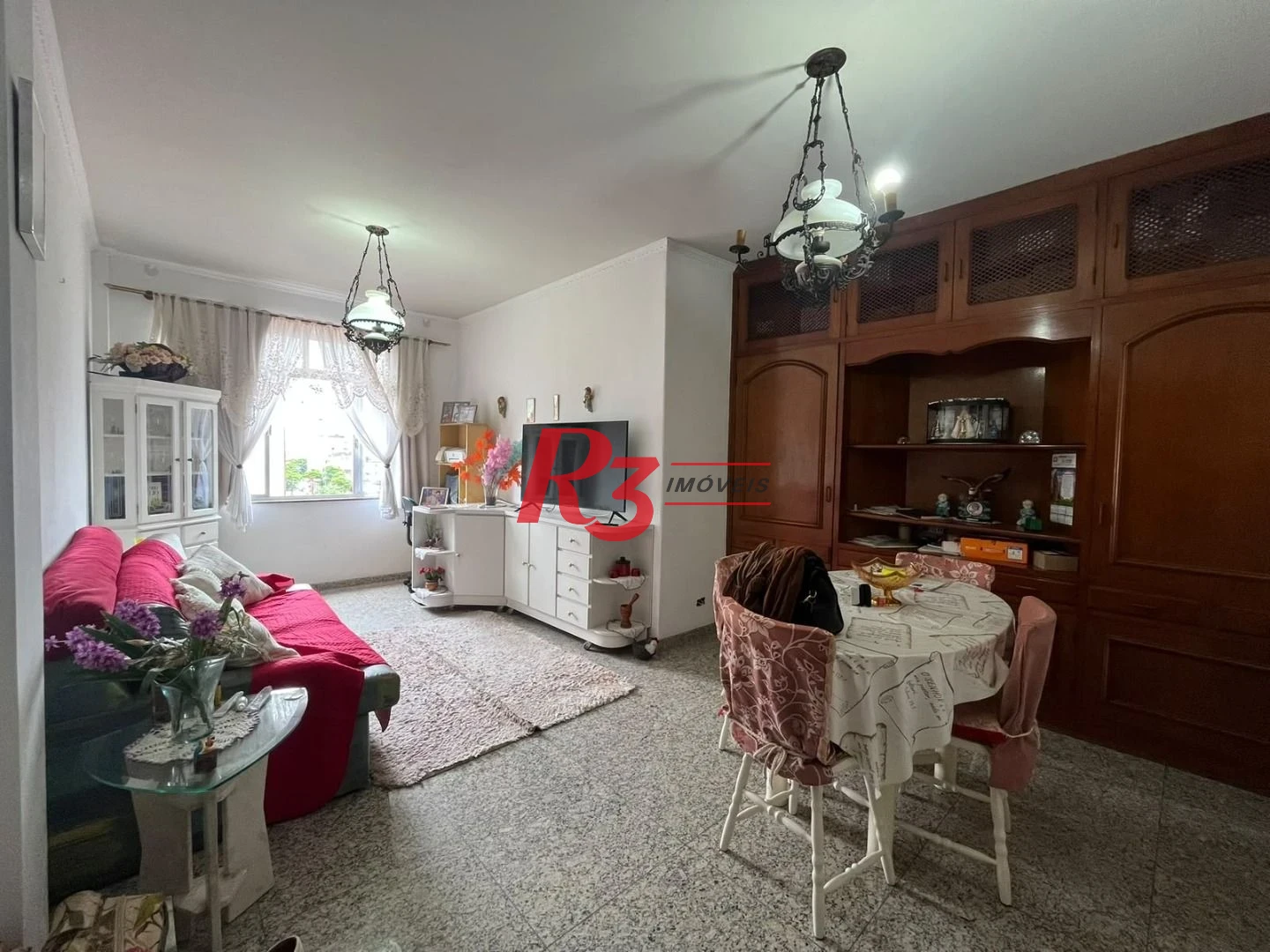 Apartamento de 3 dormitórios à venda no Embaré + dependência completa