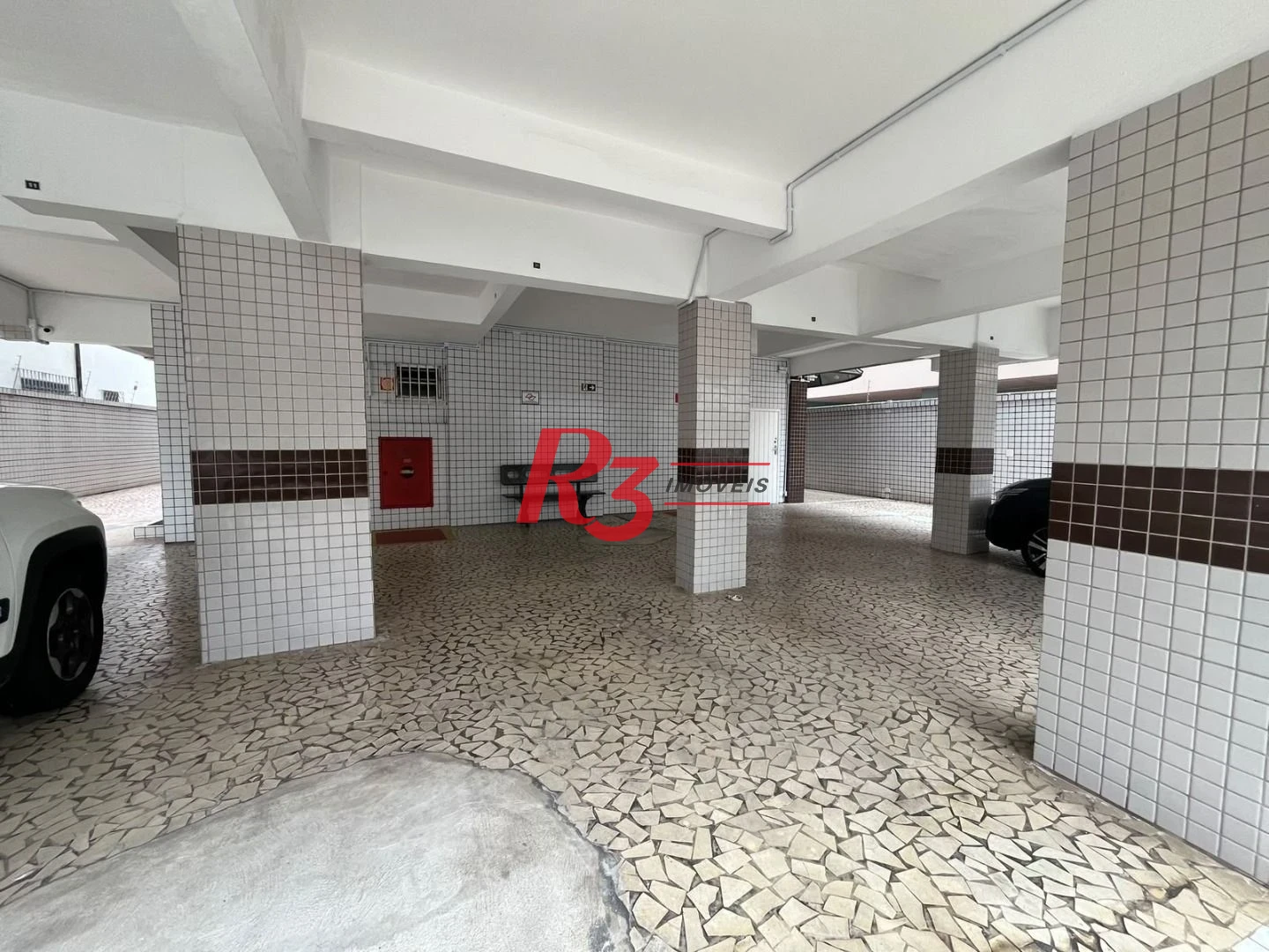 Apartamento de 3 dormitórios à venda no Embaré + dependência completa