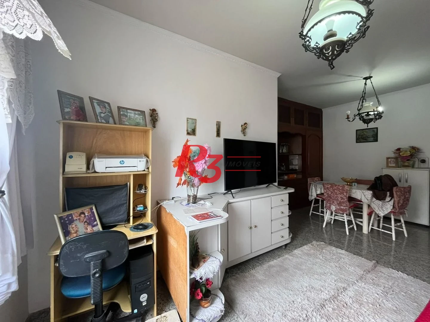 Apartamento de 3 dormitórios à venda no Embaré + dependência completa