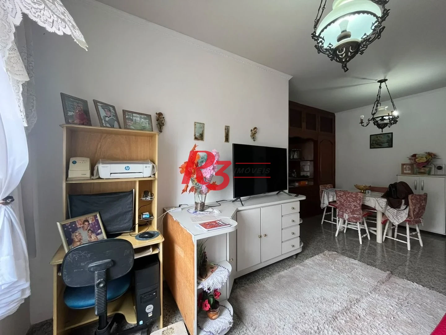 Apartamento de 3 dormitórios à venda no Embaré + dependência completa